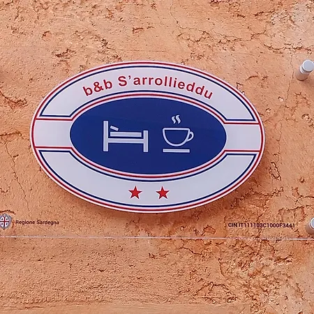 S'arrollieddu לינה וארוחת בוקר 3*